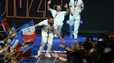 Fabien Lamirault, Clément Berthier et Esteban Herrault sont venus célébrer leur médaille au Club France