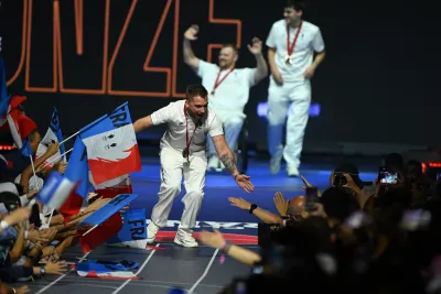 Fabien Lamirault, Clément Berthier et Esteban Herrault sont venus célébrer leur médaille au Club France